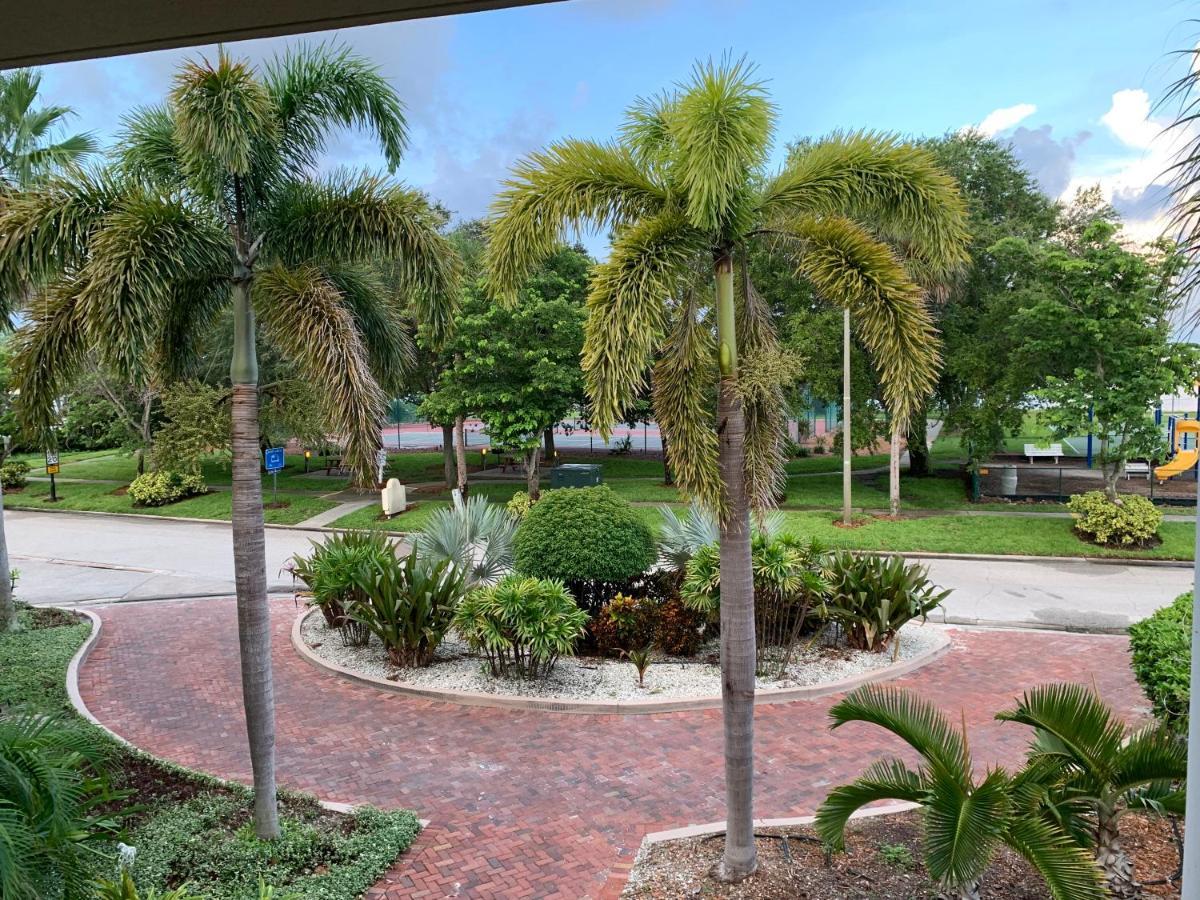 Bayside Retreat Aparthotel Ruskin Exterior photo